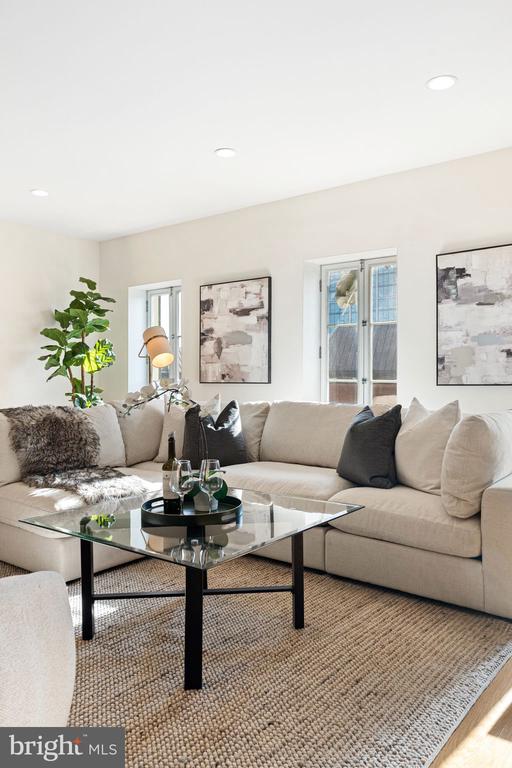 121-35 Walnut St #405