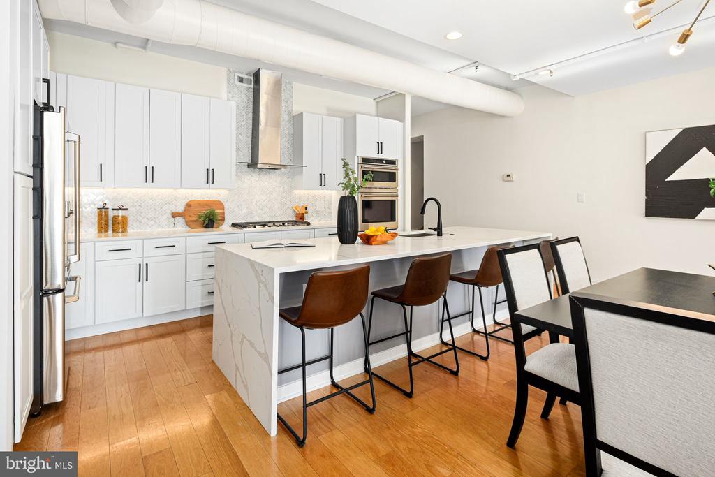121-35 Walnut St #405