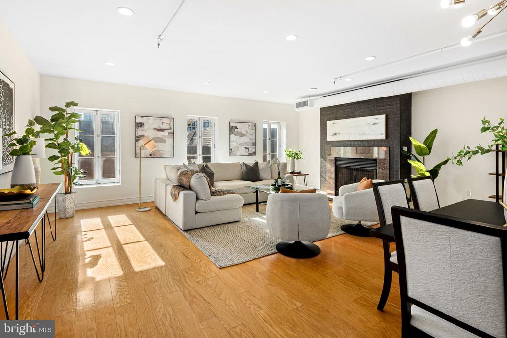 121-35 Walnut St #405