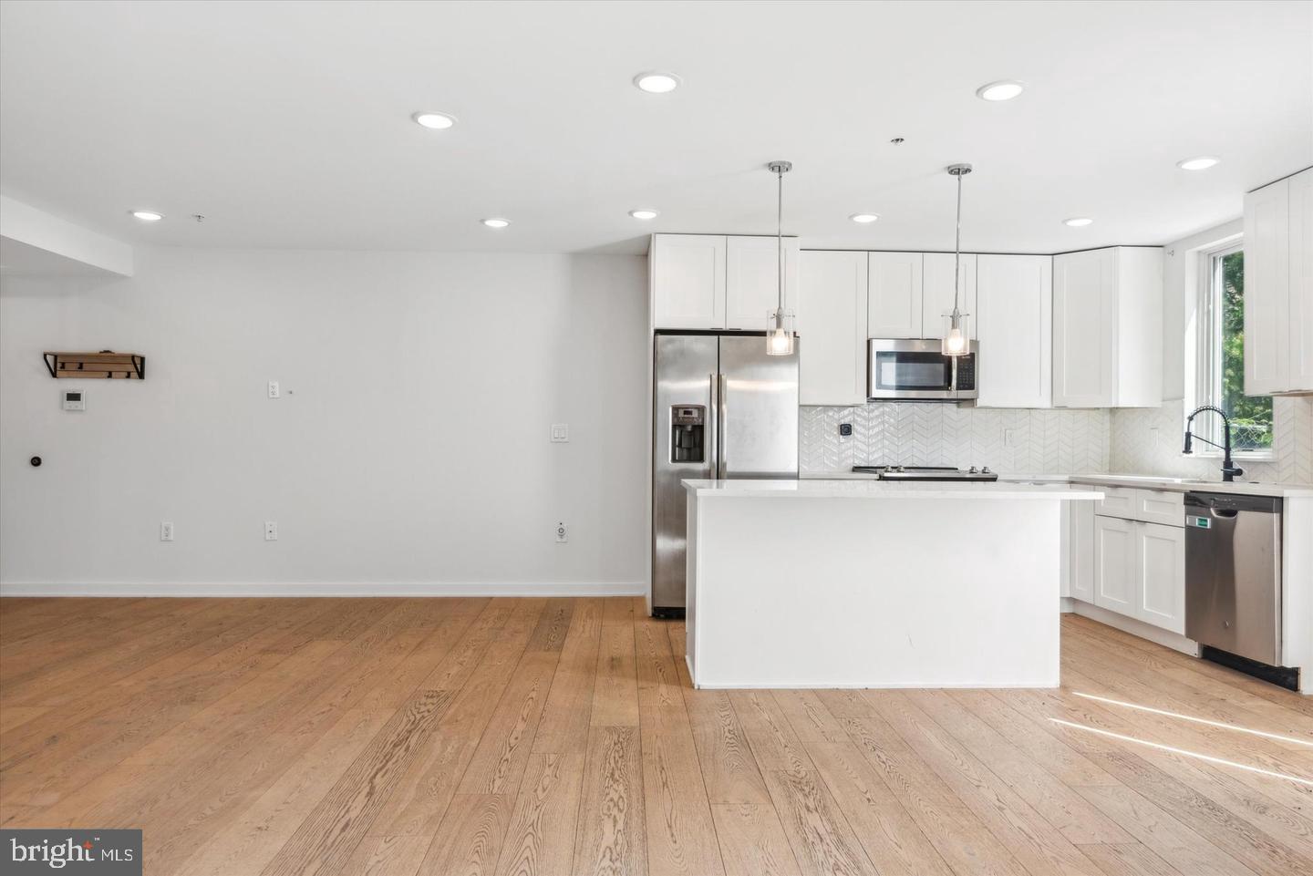 1716 CAMBRIDGE ST #2