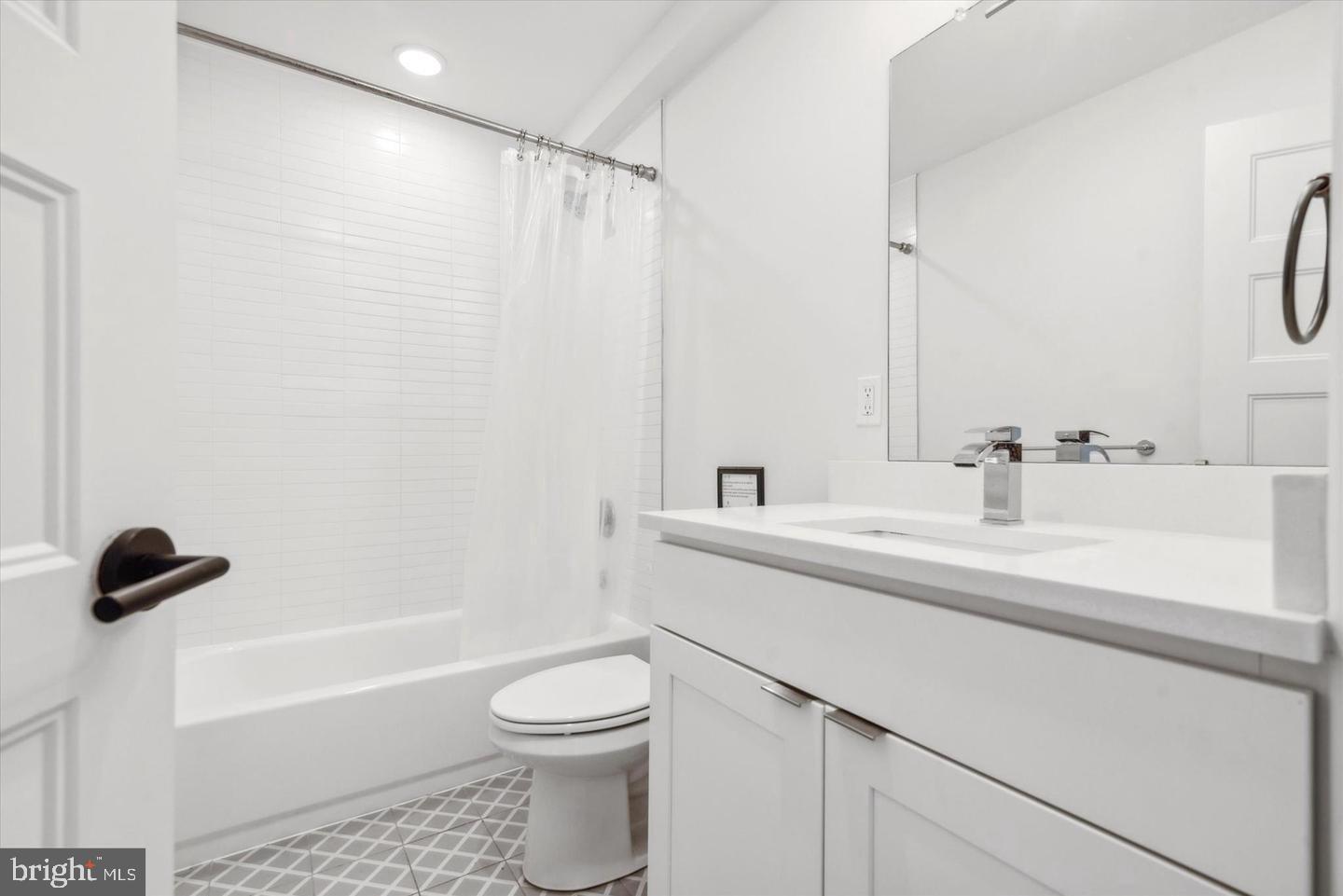 1716 CAMBRIDGE ST #2