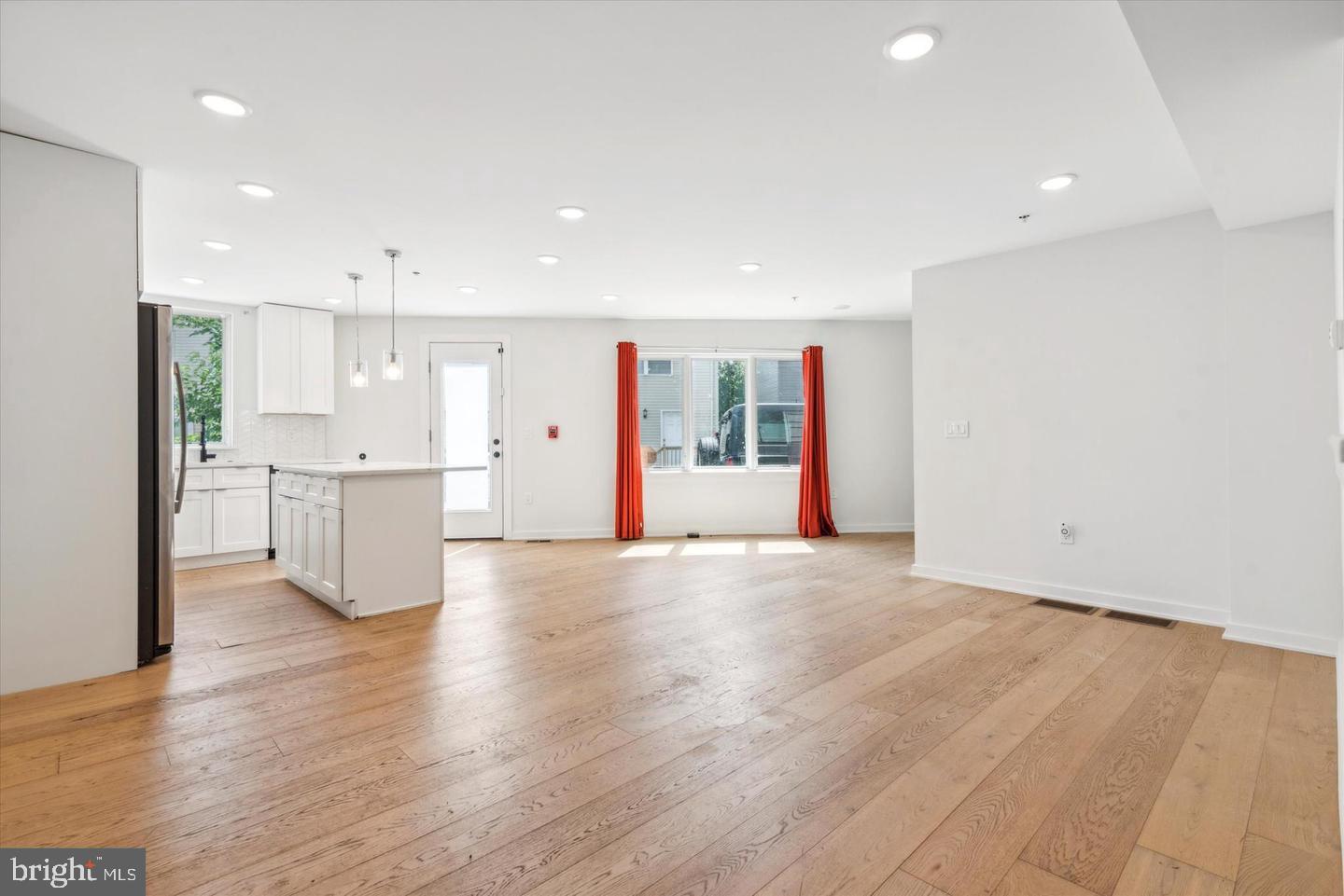 1716 CAMBRIDGE ST #2