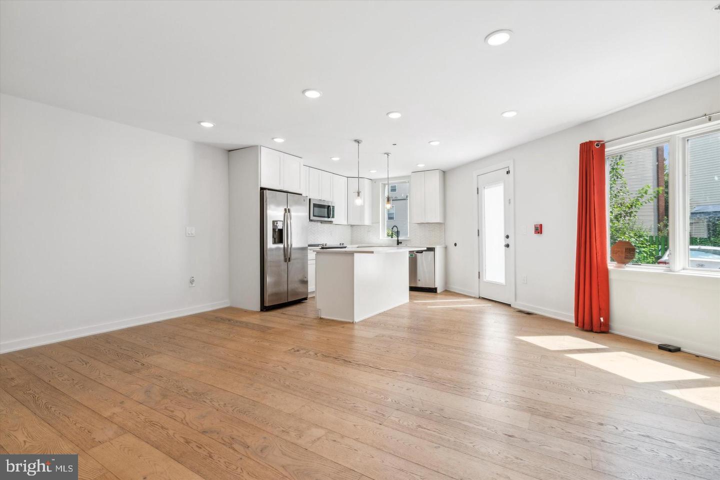 1716 CAMBRIDGE ST #2