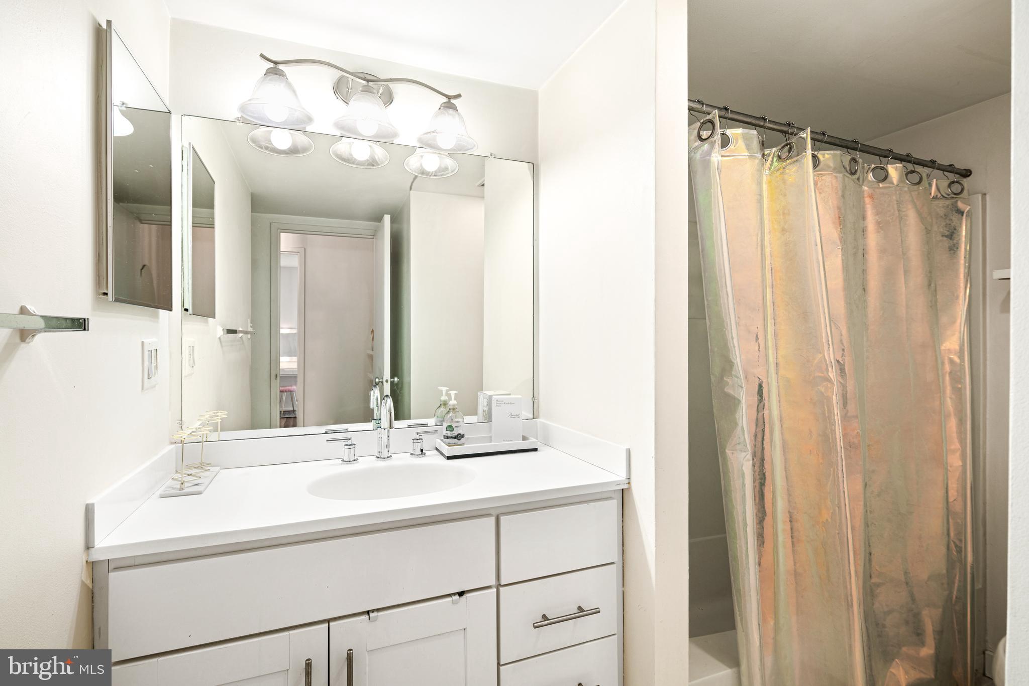 2001 Hamilton St #2027