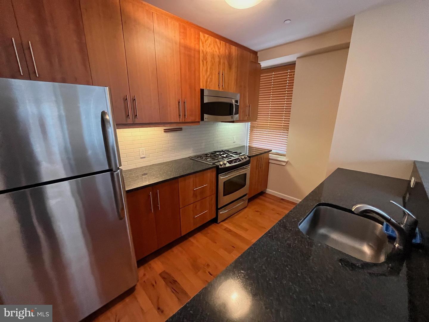 1425 LOCUST ST #16B
