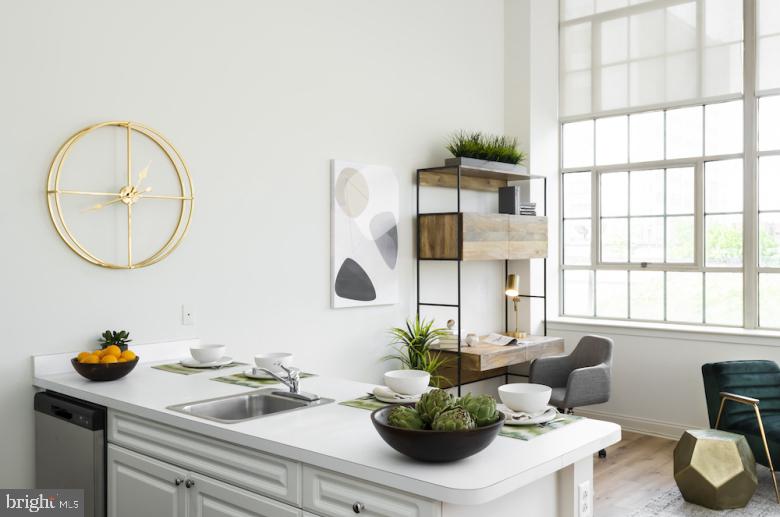 2121-41 MARKET #514