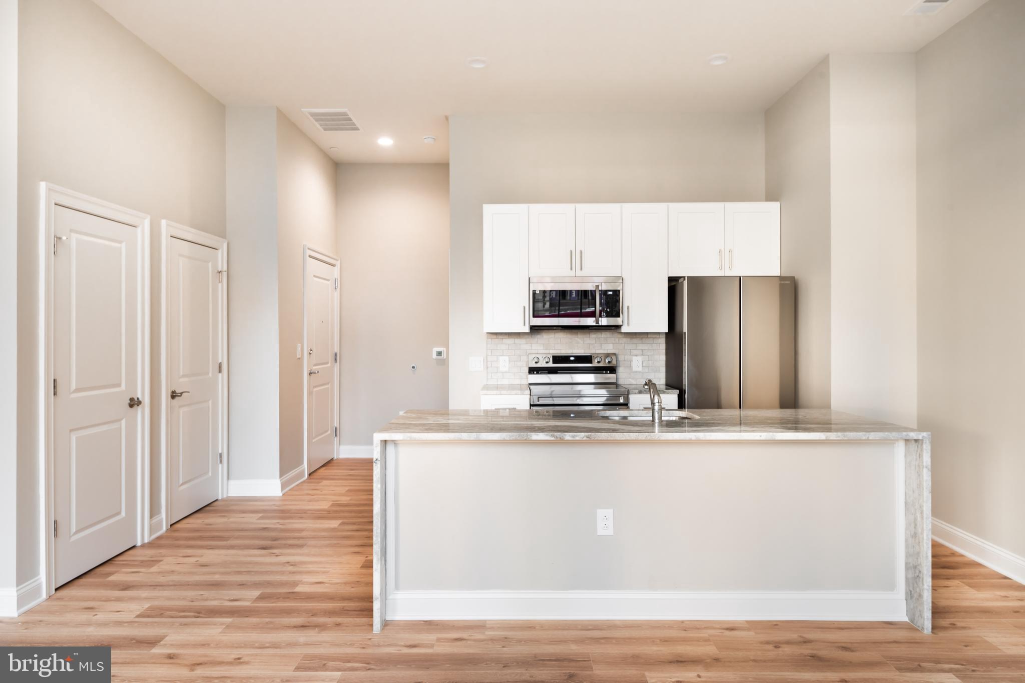 2121-41 MARKET ST #105