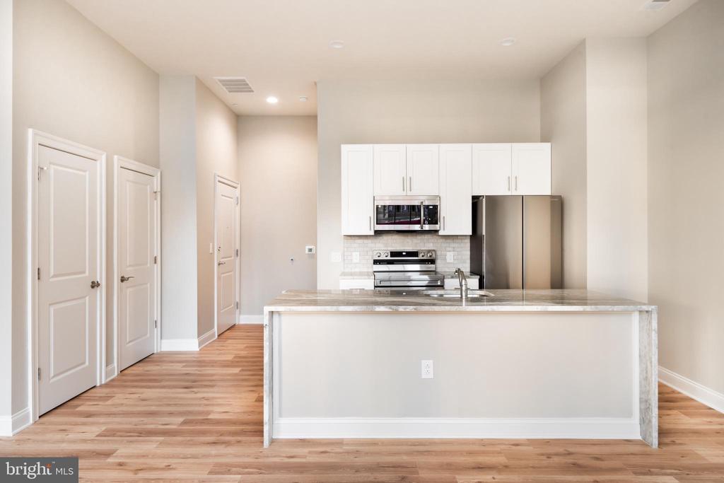 2121-41 MARKET ST #105