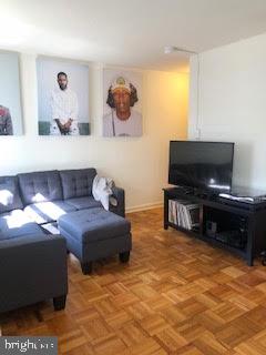 2201 PENNSYLVANIA AVE #714