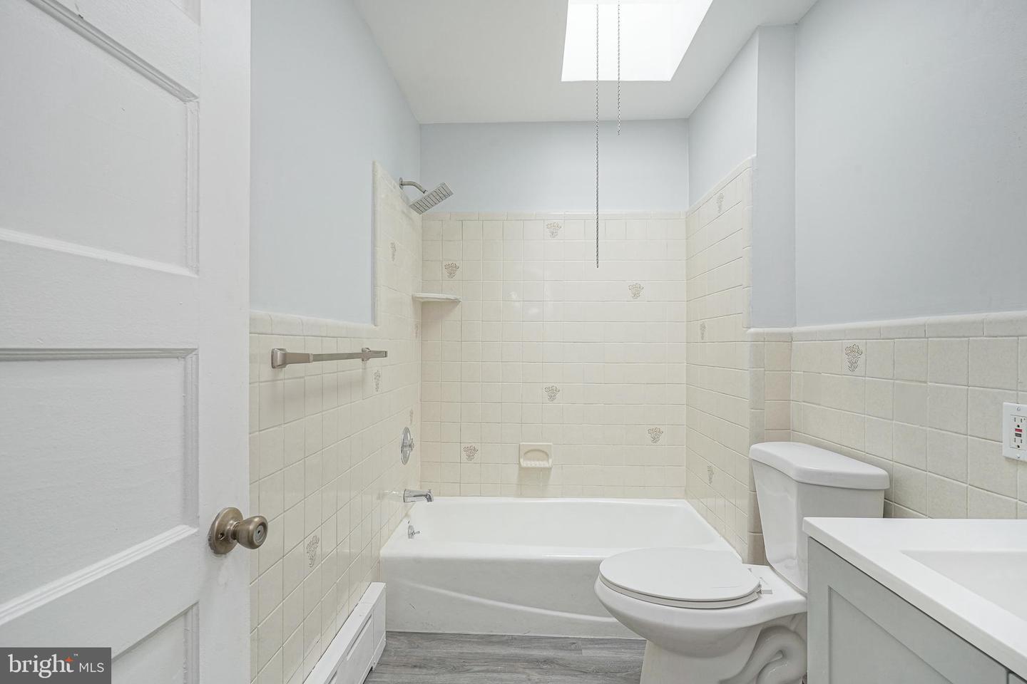 808 Kenmore Rd