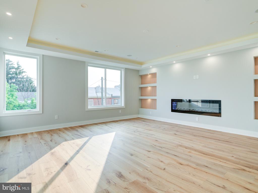 1021 E Palmer St