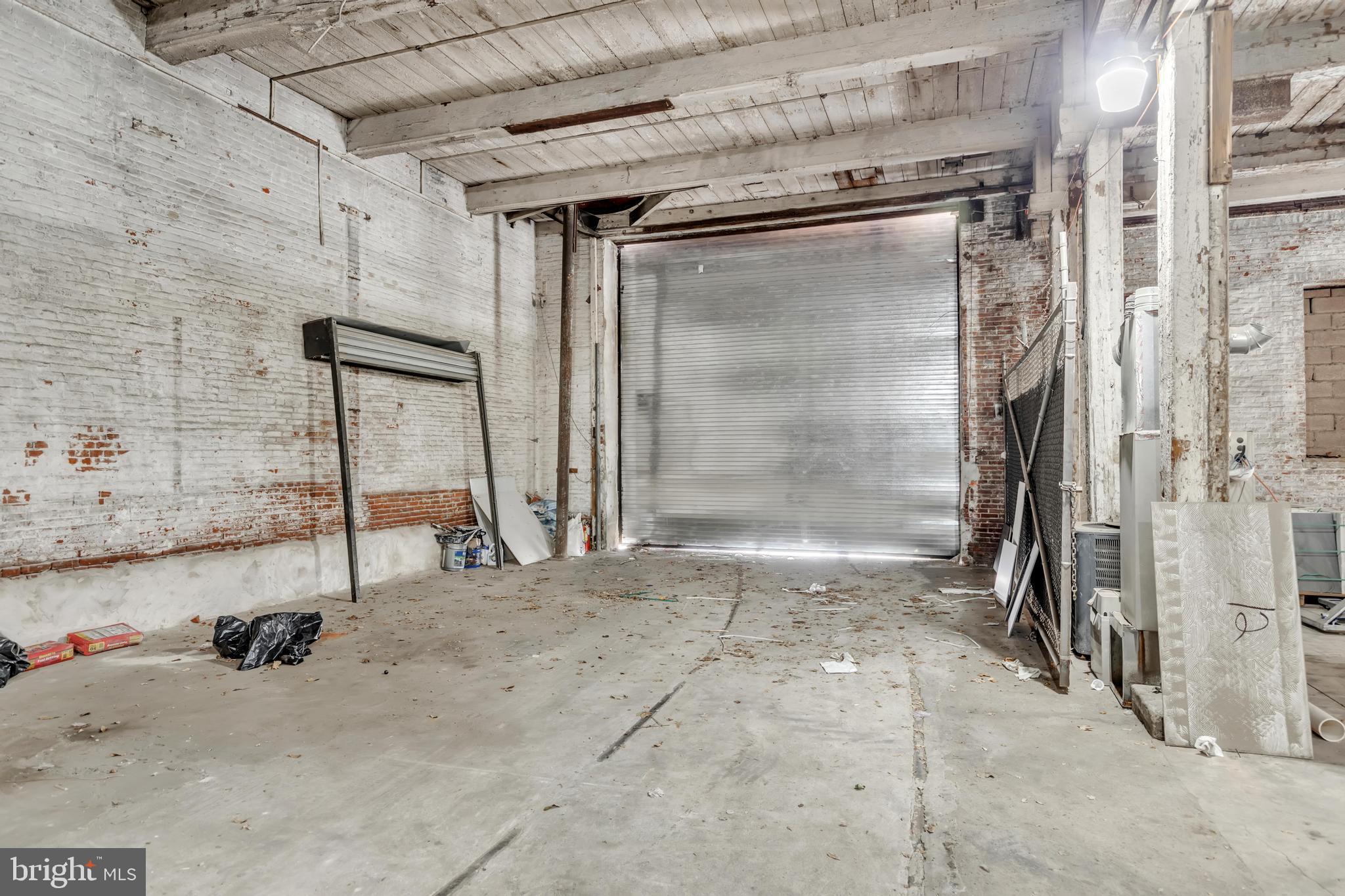 2300-4 N American St