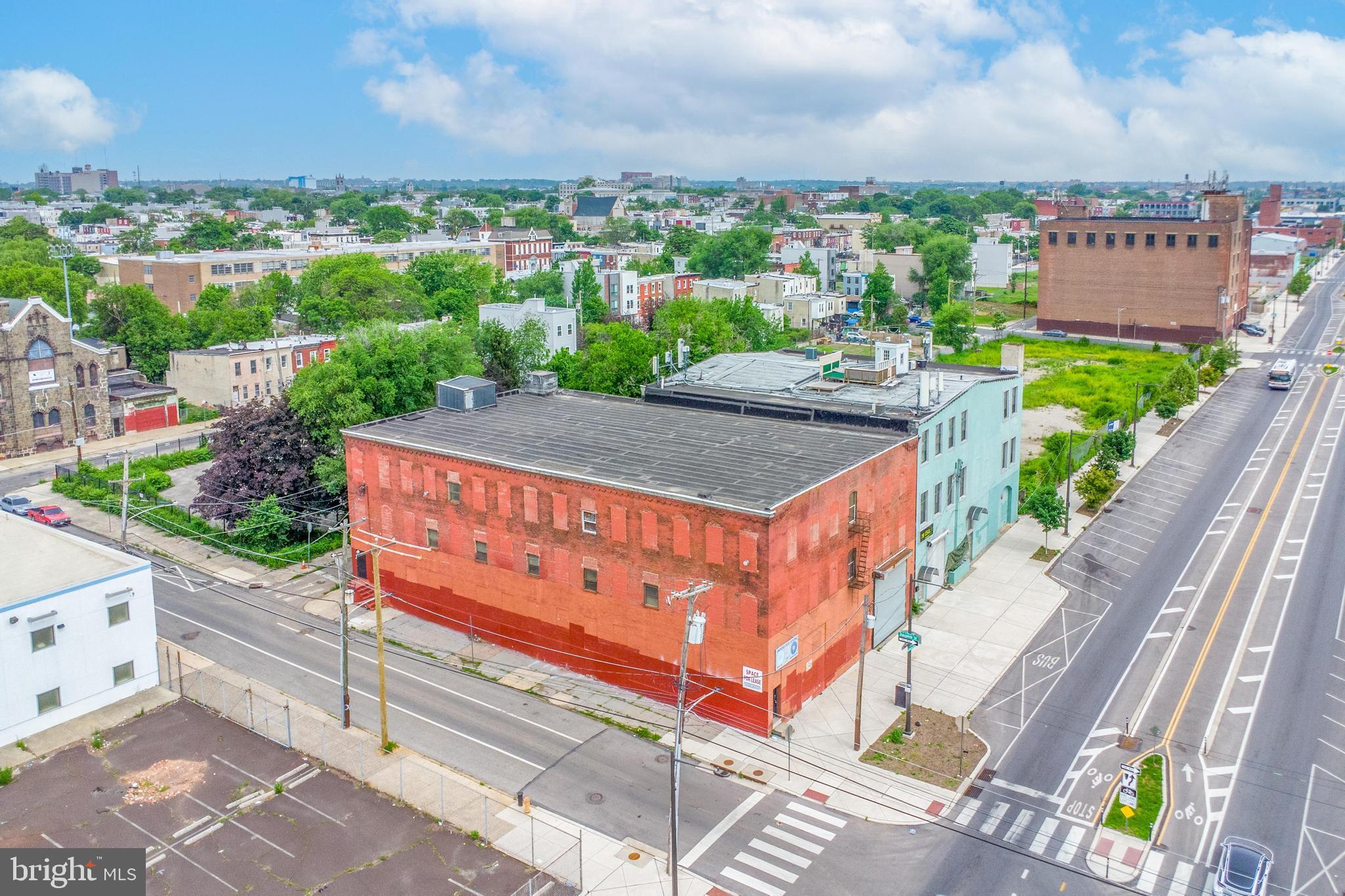 2300-4 N American St