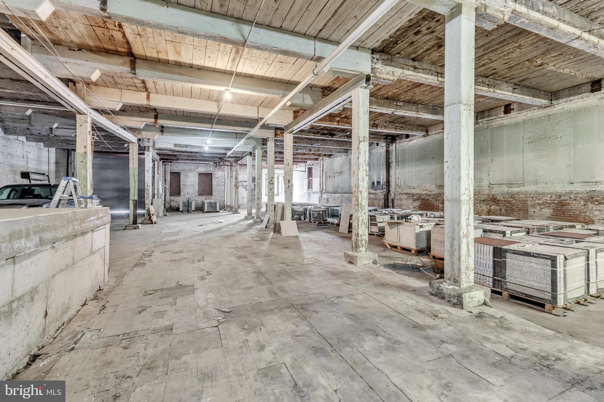 2300-4 N American St