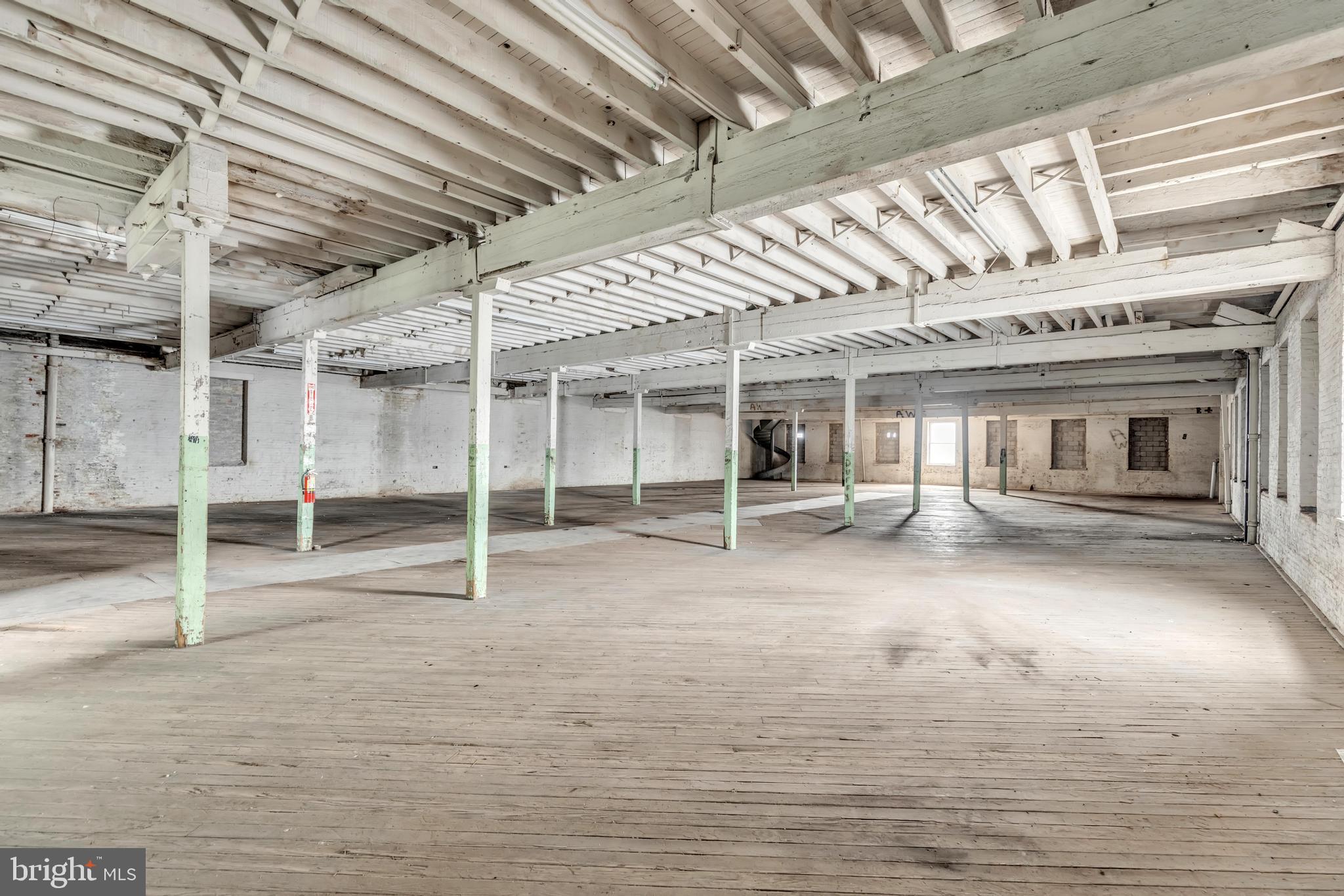 2300-4 N American St