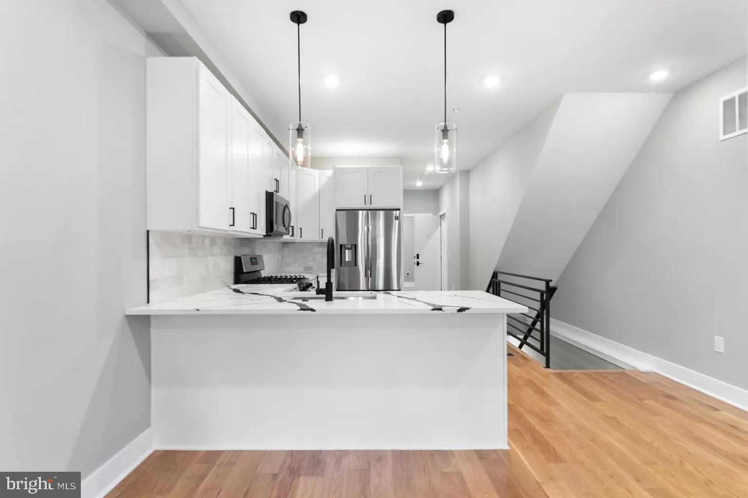 3037 W SEDGLEY AVE #1