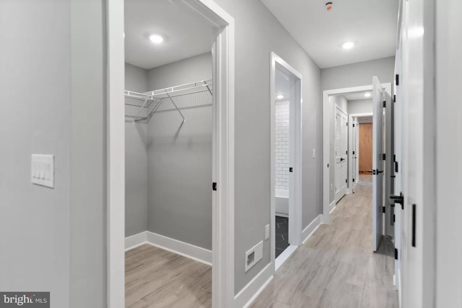 3037 W SEDGLEY AVE #1