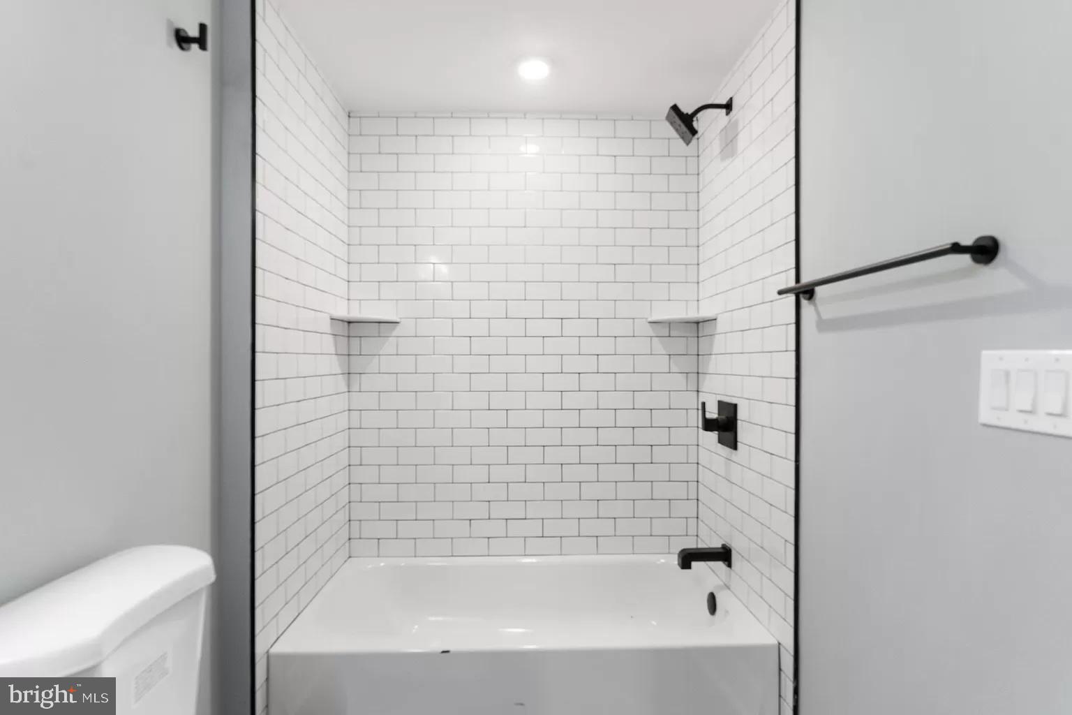 3037 W SEDGLEY AVE #1