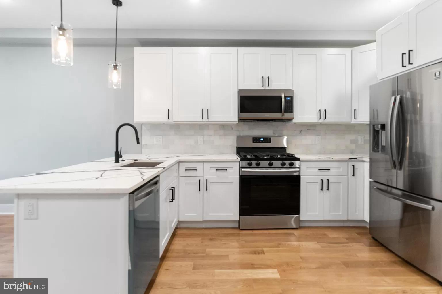 3037 W SEDGLEY AVE #1