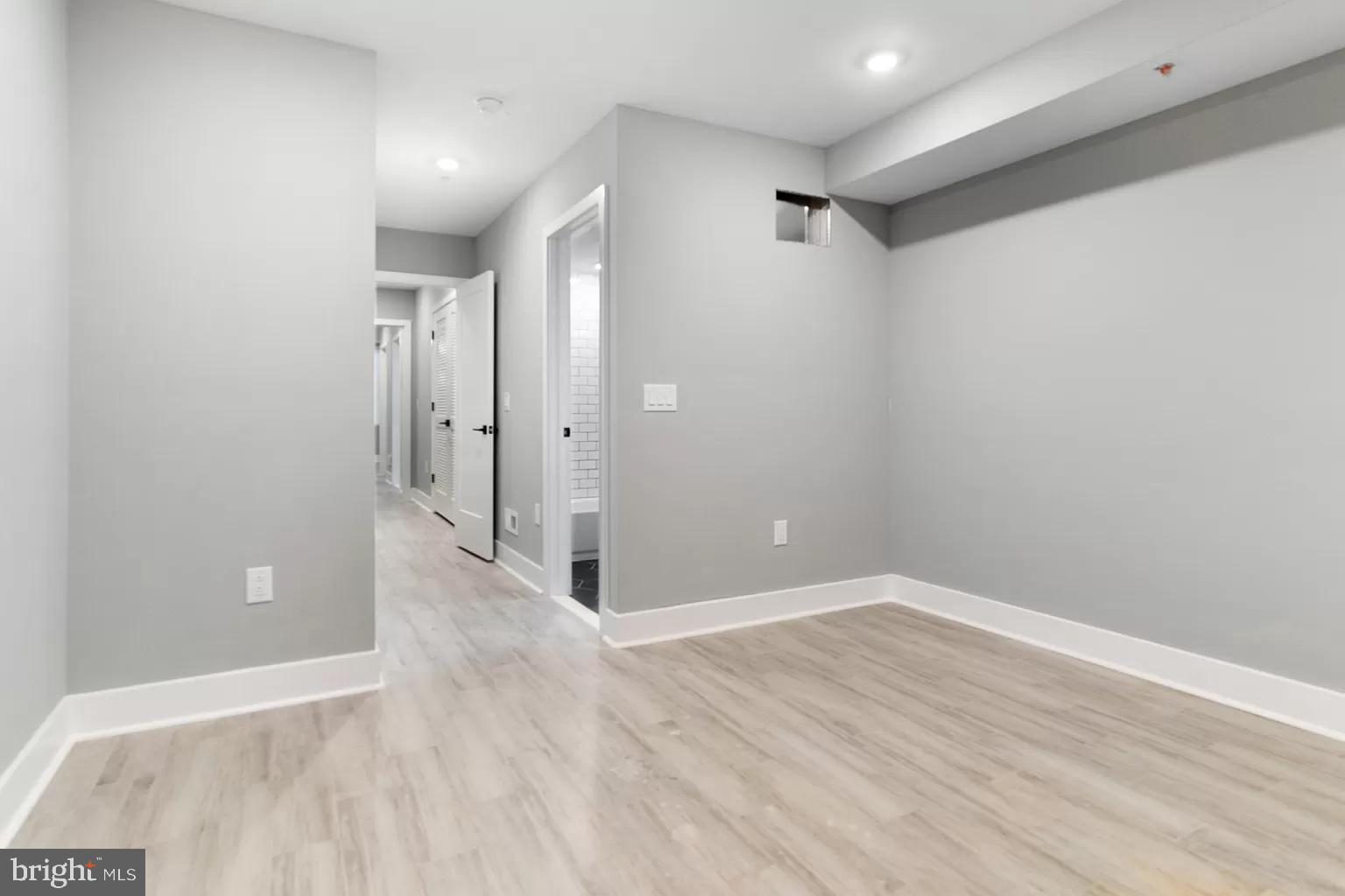 3037 W SEDGLEY AVE #1