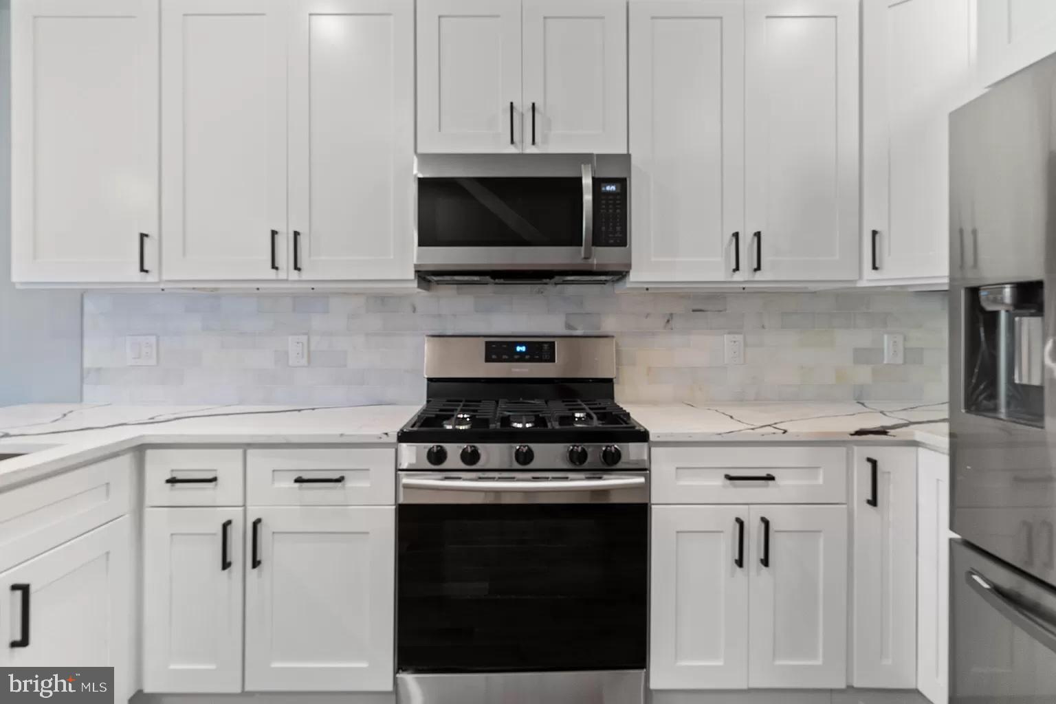 3037 W SEDGLEY AVE #1