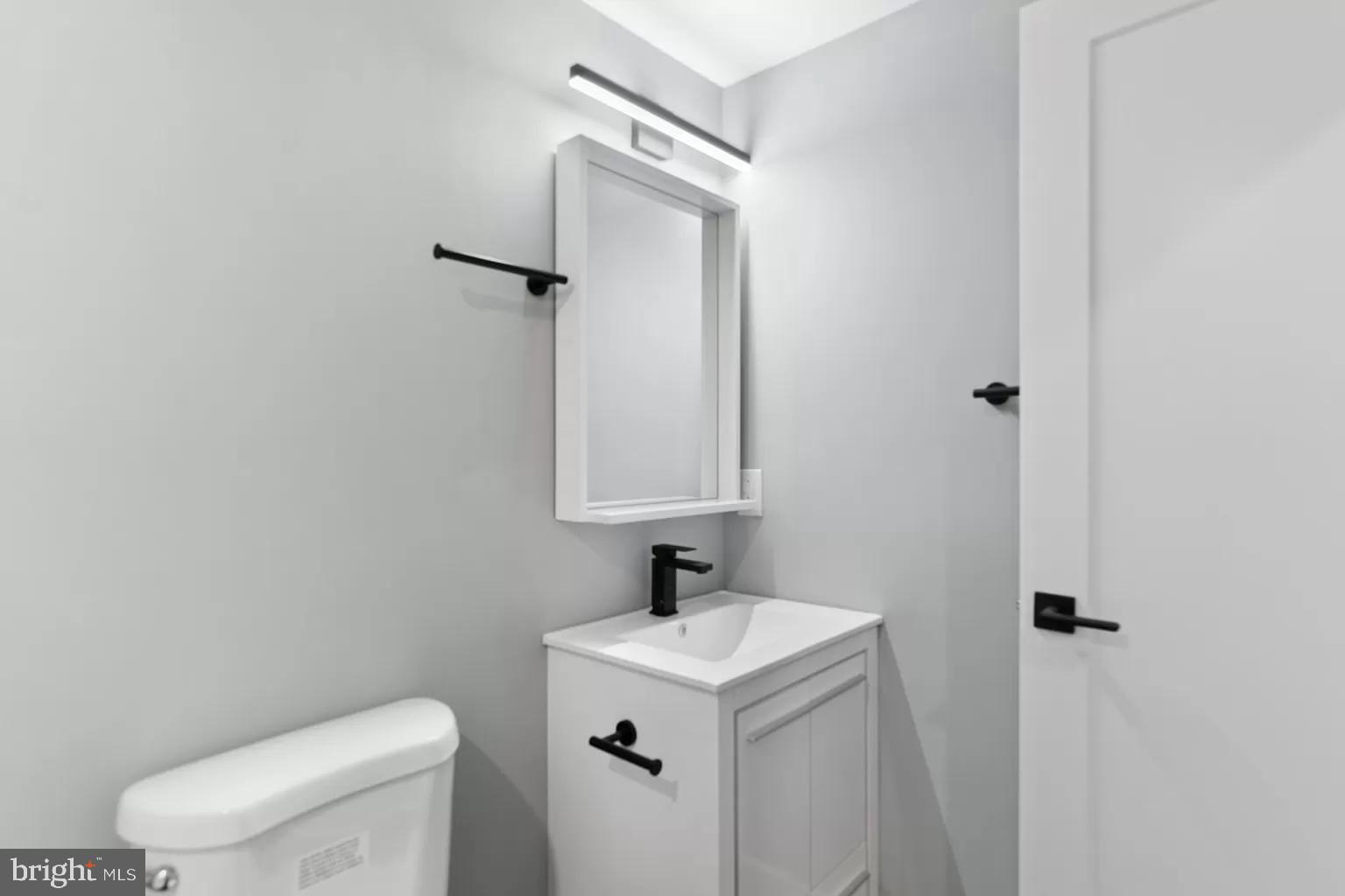 3037 W SEDGLEY AVE #1