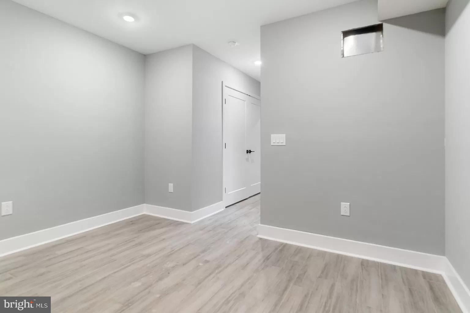 3037 W SEDGLEY AVE #1