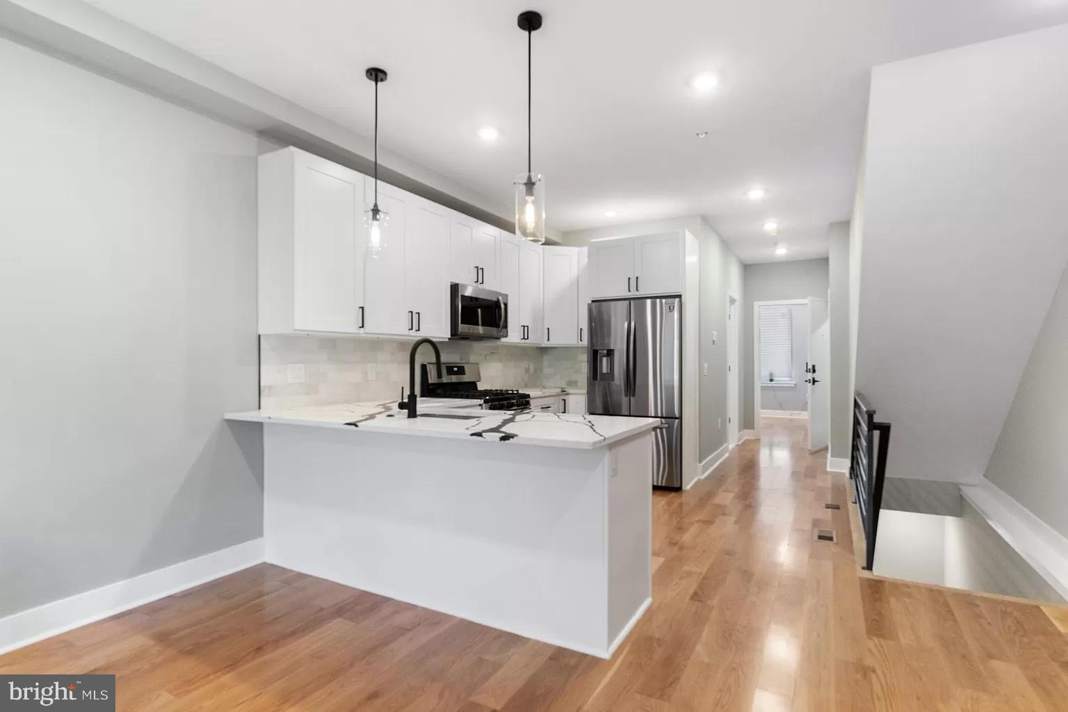 3037 W SEDGLEY AVE #1