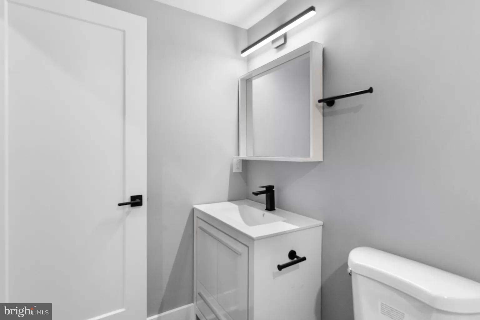 3037 W SEDGLEY AVE #1