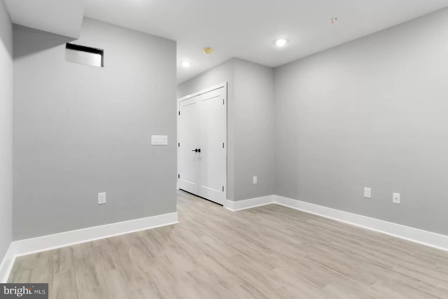 3037 W SEDGLEY AVE #1