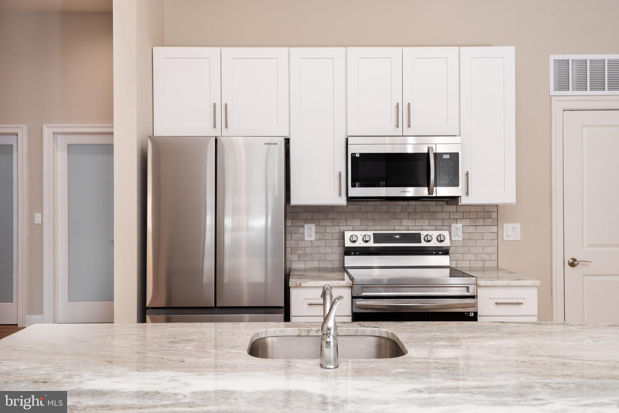 2121-41 MARKET ST #108