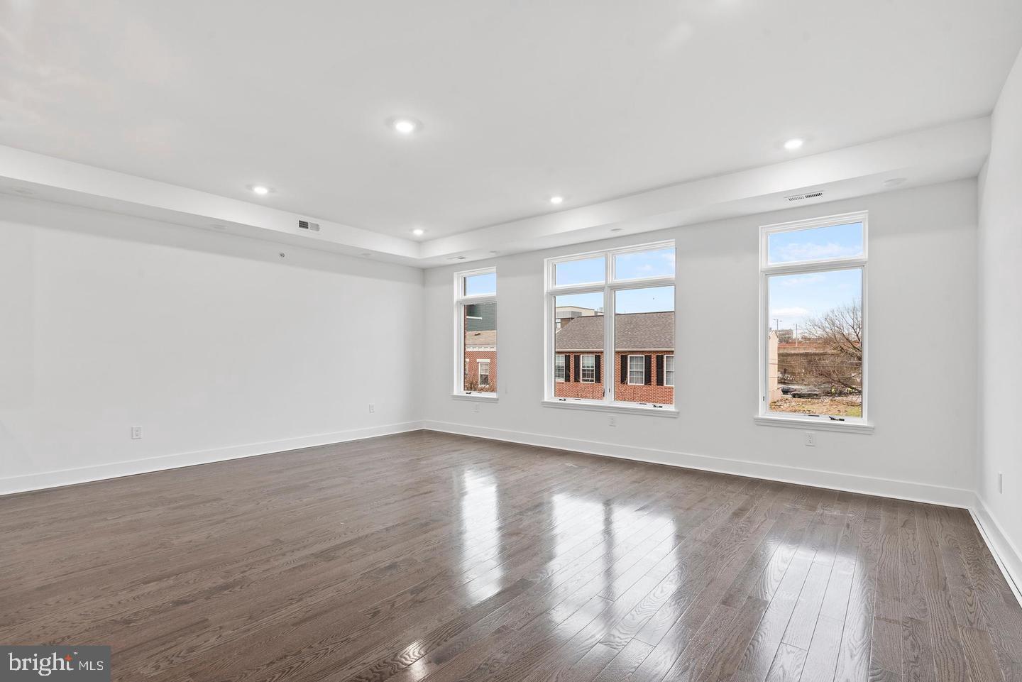 1335 N FRANKLIN ST #3