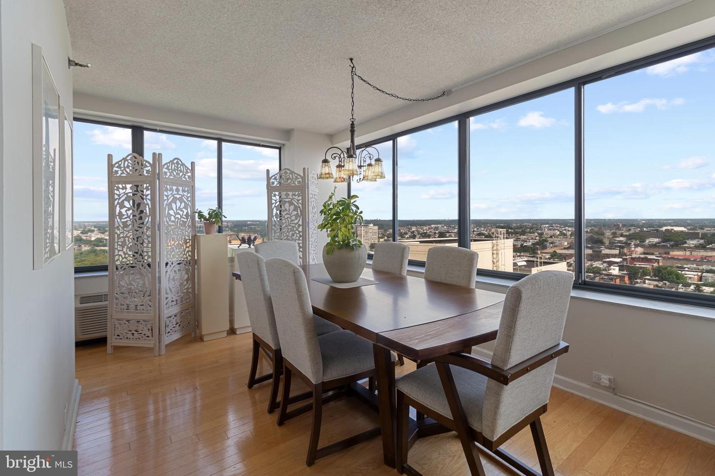 2001 Hamilton St #P301