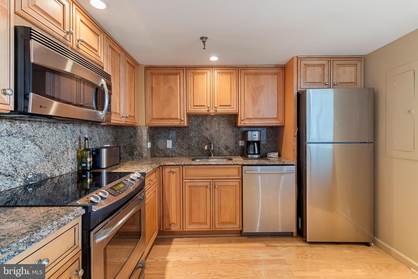 2001 Hamilton St #P301