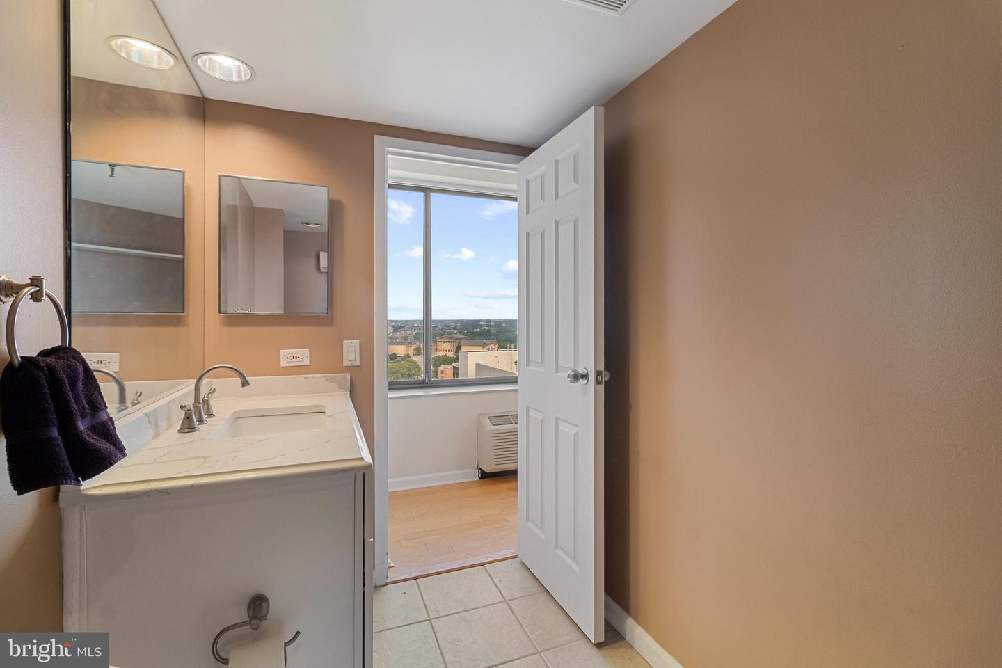 2001 Hamilton St #P301