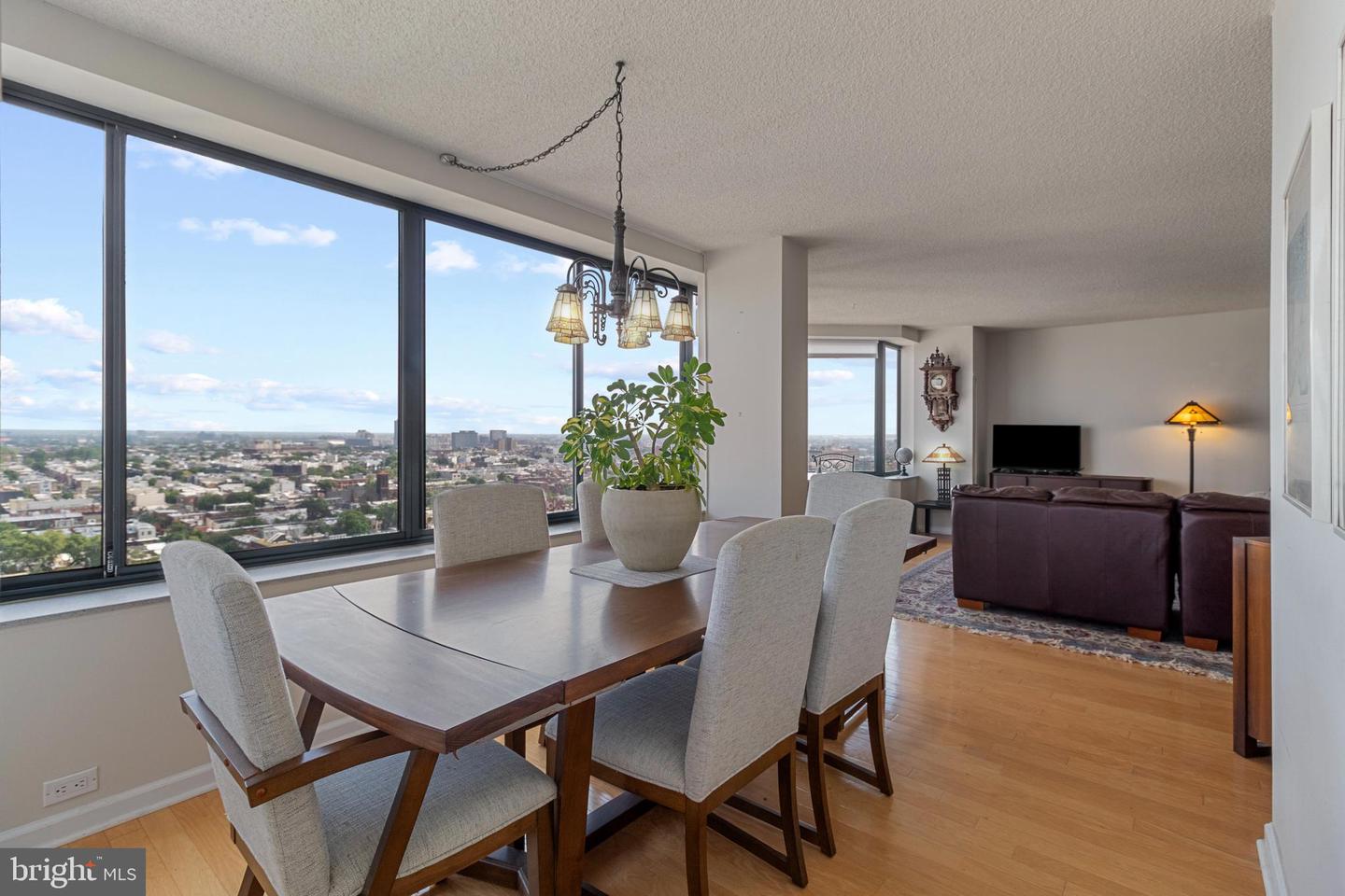 2001 Hamilton St #P301