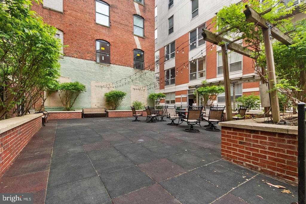 113 N BREAD ST #3H6