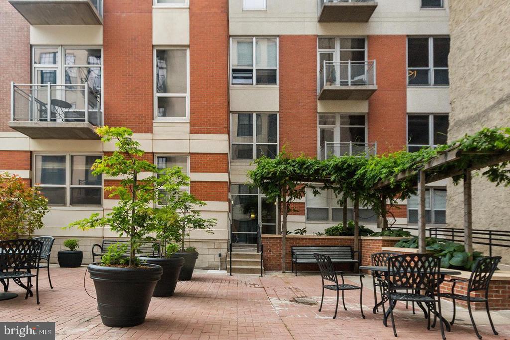 113 N BREAD ST #3H6