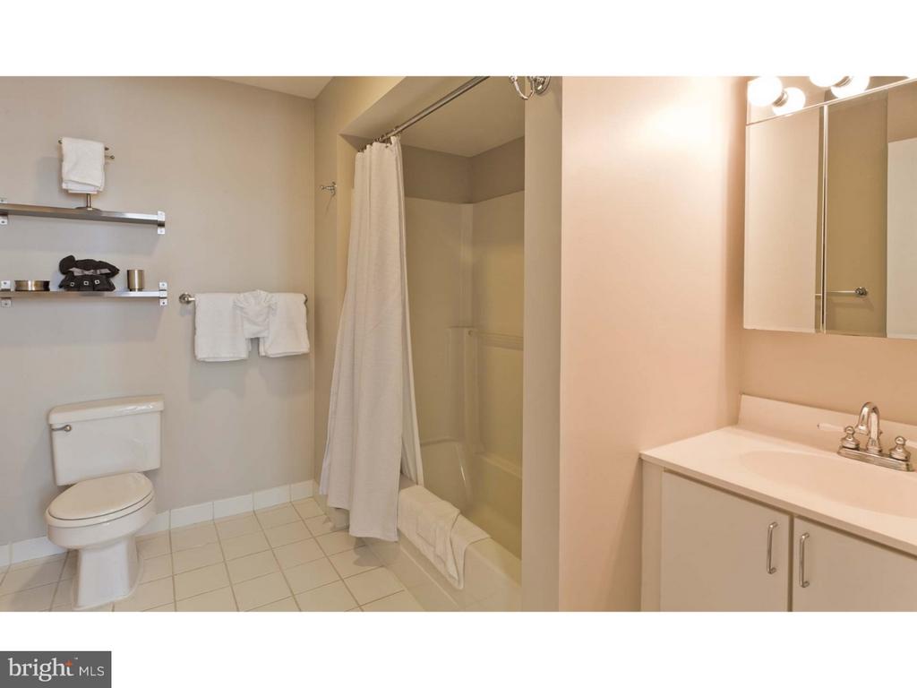 201 S 25TH ST #1B-704