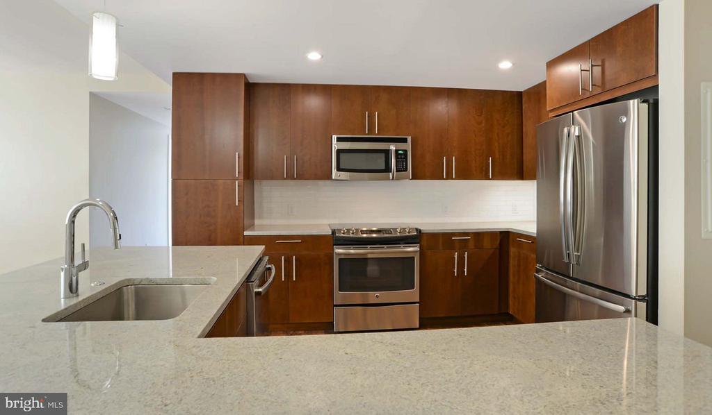 2200 BENJAMIN FRANKLIN PKWY #0B-S0004