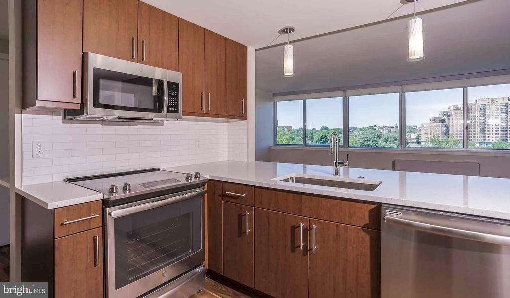 2200 BENJAMIN FRANKLIN PKWY #0B-S0004