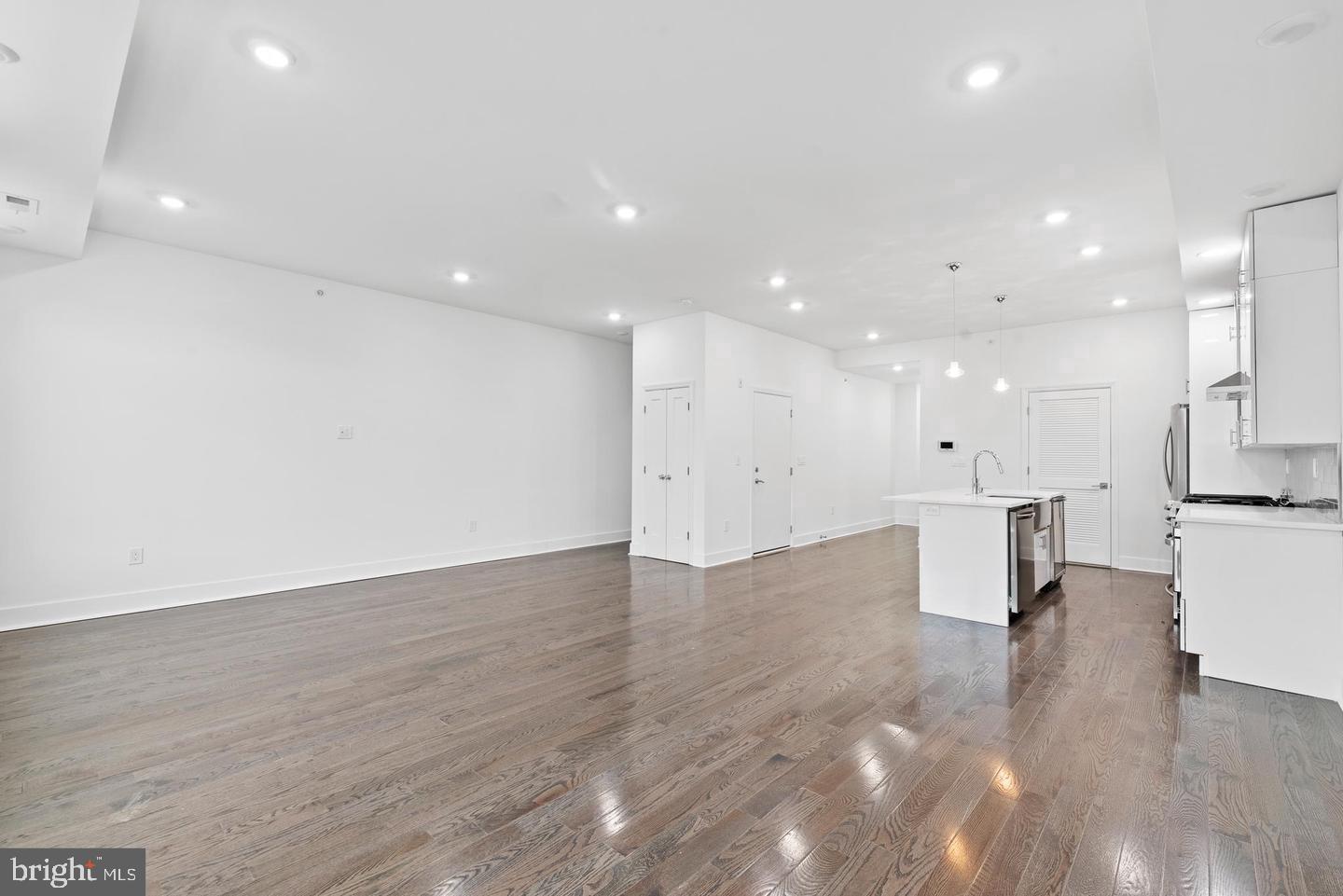 1335 N FRANKLIN ST #3A