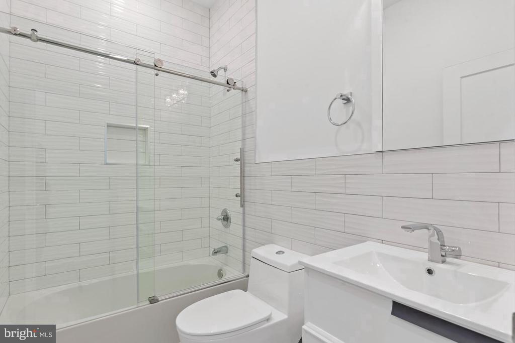 1335 N FRANKLIN ST #3A