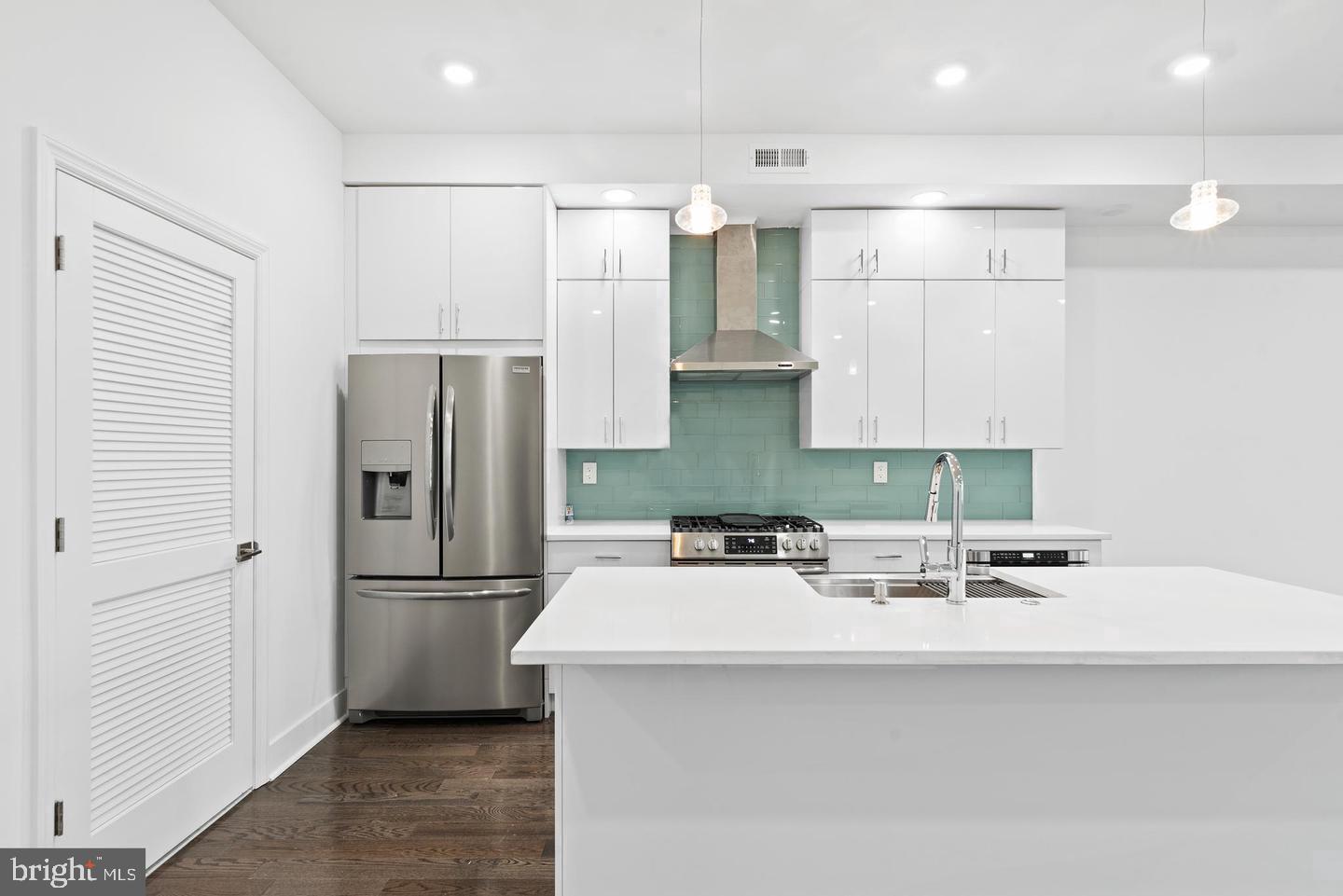 1335 N FRANKLIN ST #3A