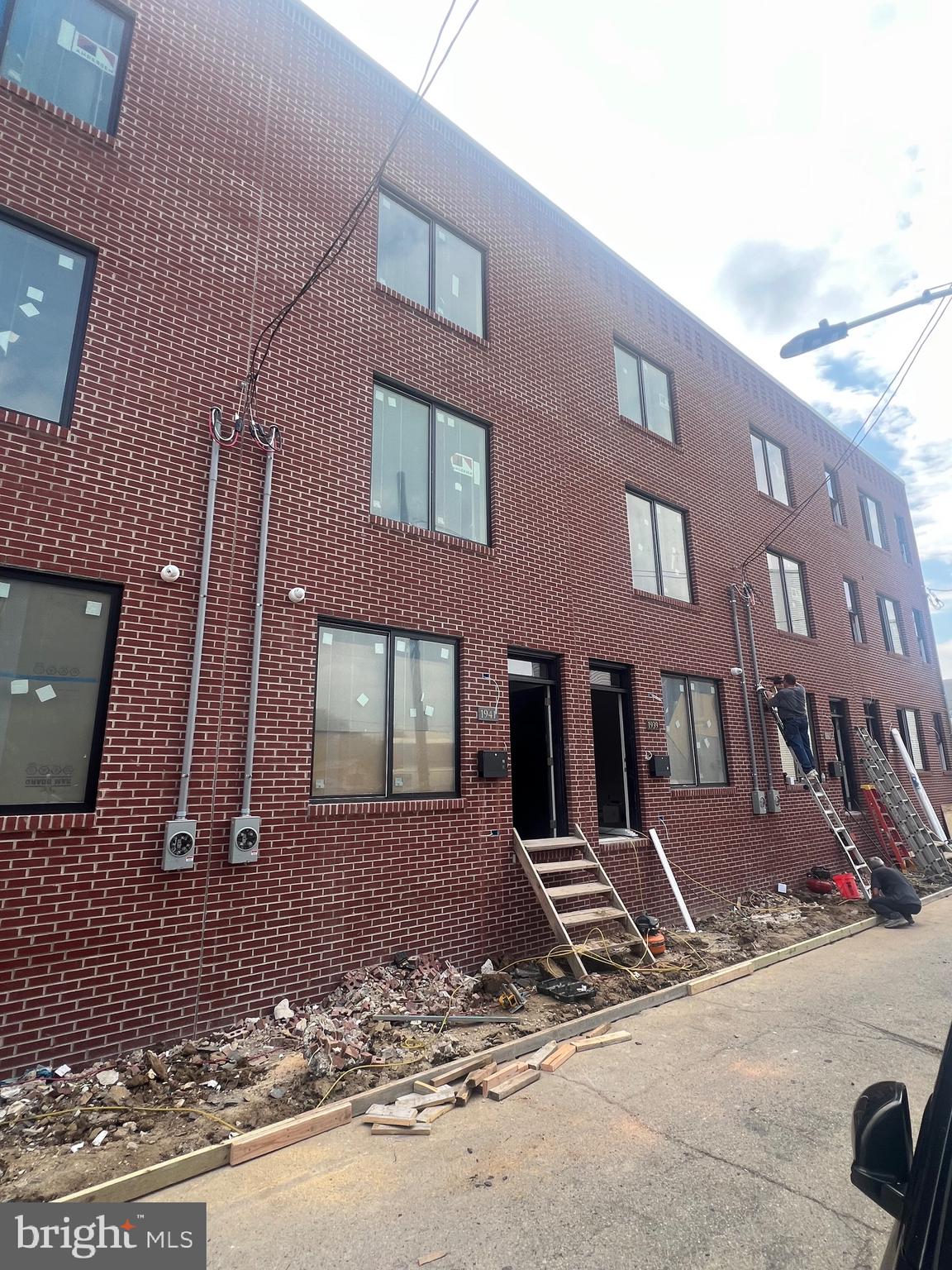 1941 N LEITHGOW STREET