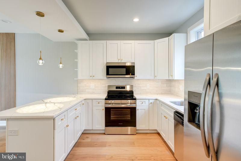 1941 N LEITHGOW STREET