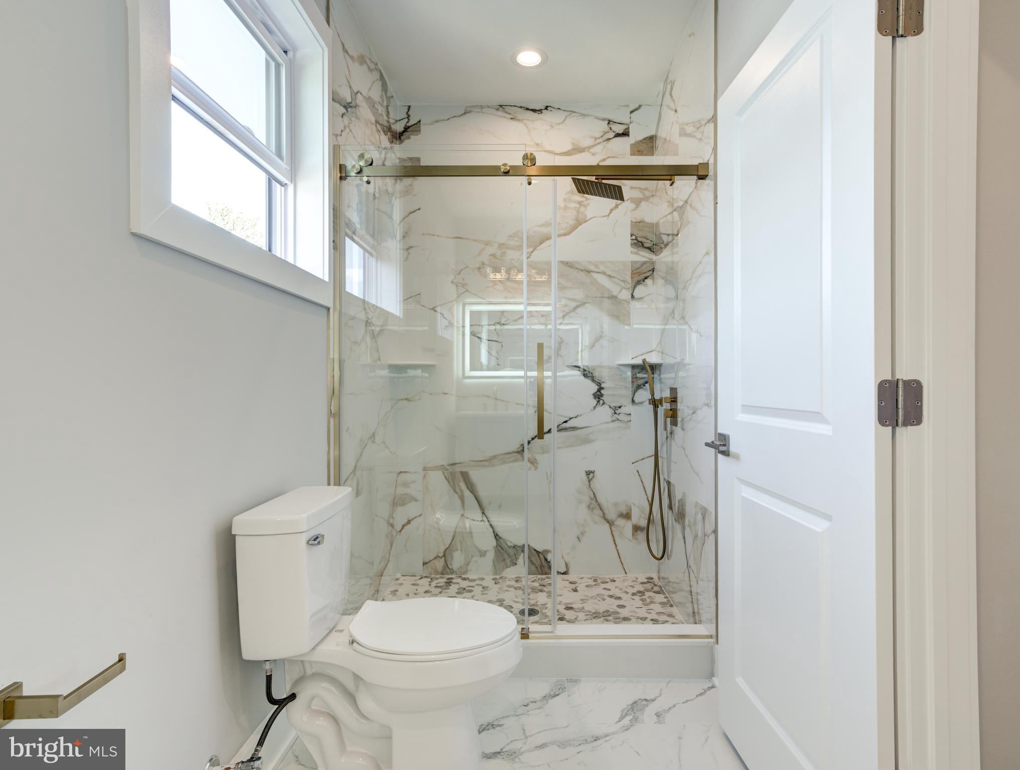 1941 N LEITHGOW STREET