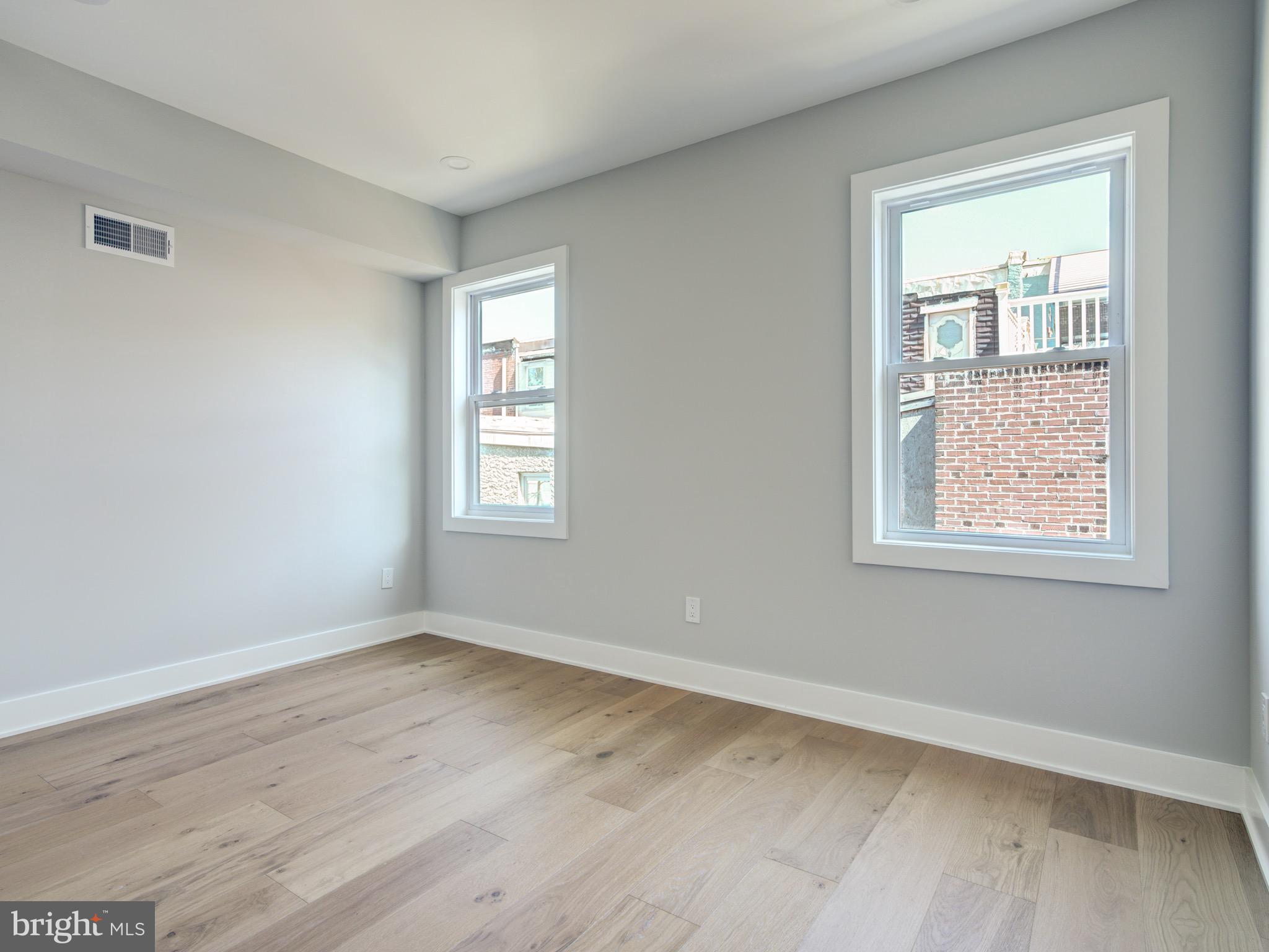 1933 N LEITHGOW STREET 35