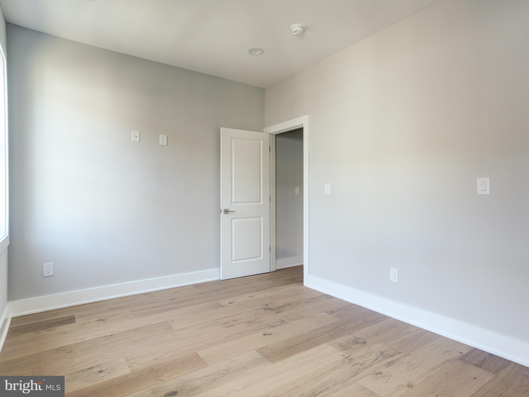 1933 N LEITHGOW STREET 35