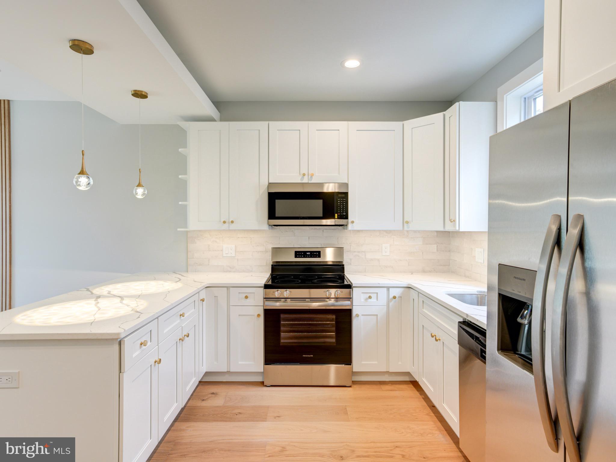 1933 N LEITHGOW STREET 35